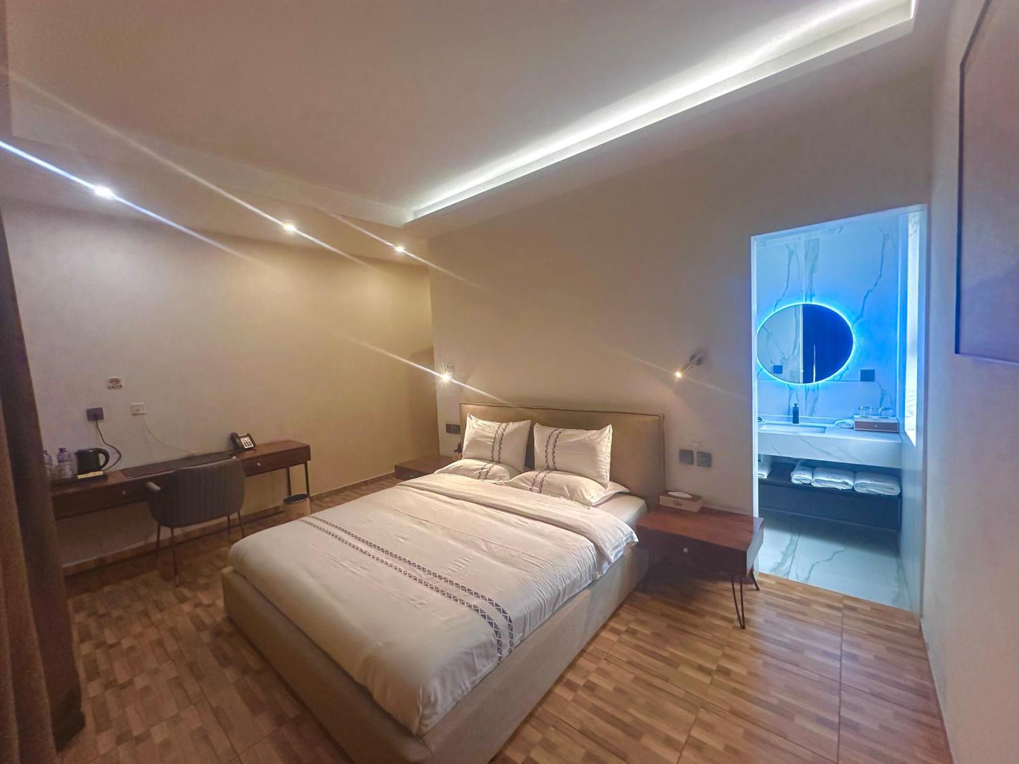 H&H Hotel Кіншаса Екстер'єр фото