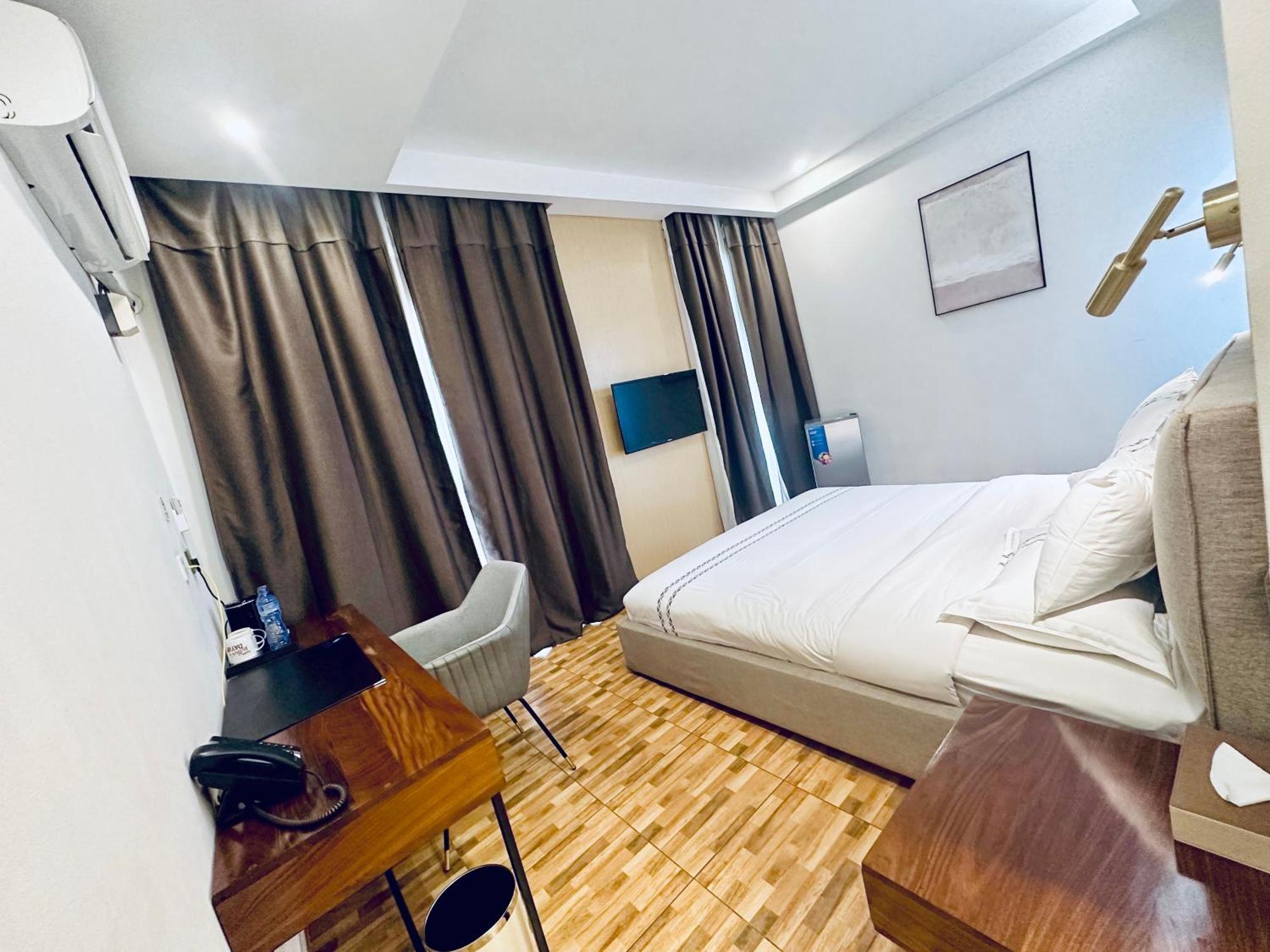 H&H Hotel Кіншаса Екстер'єр фото