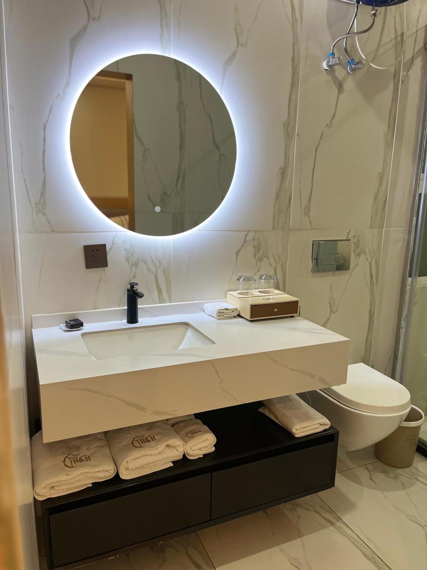 H&H Hotel Кіншаса Екстер'єр фото