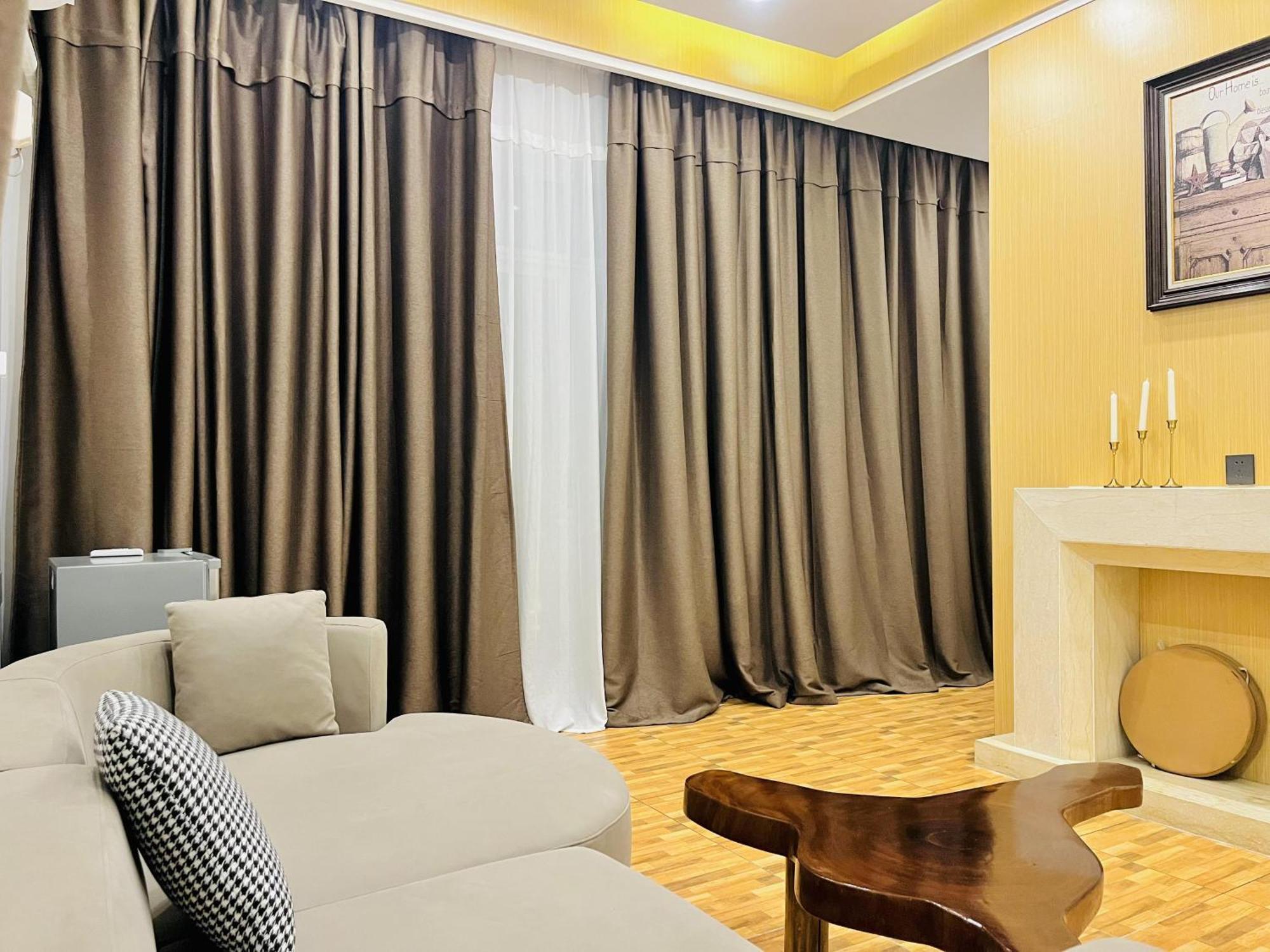 H&H Hotel Кіншаса Екстер'єр фото