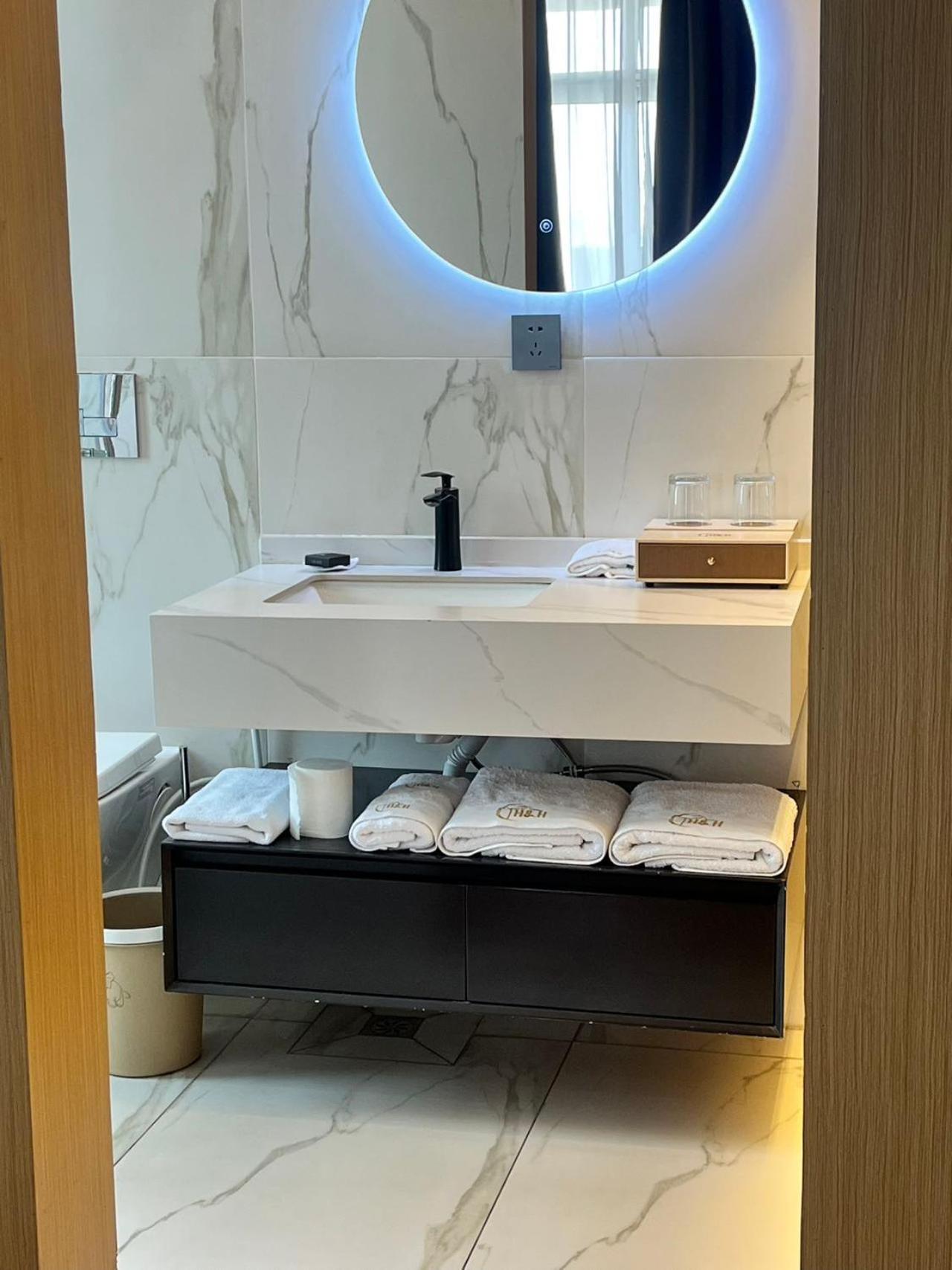 H&H Hotel Кіншаса Екстер'єр фото